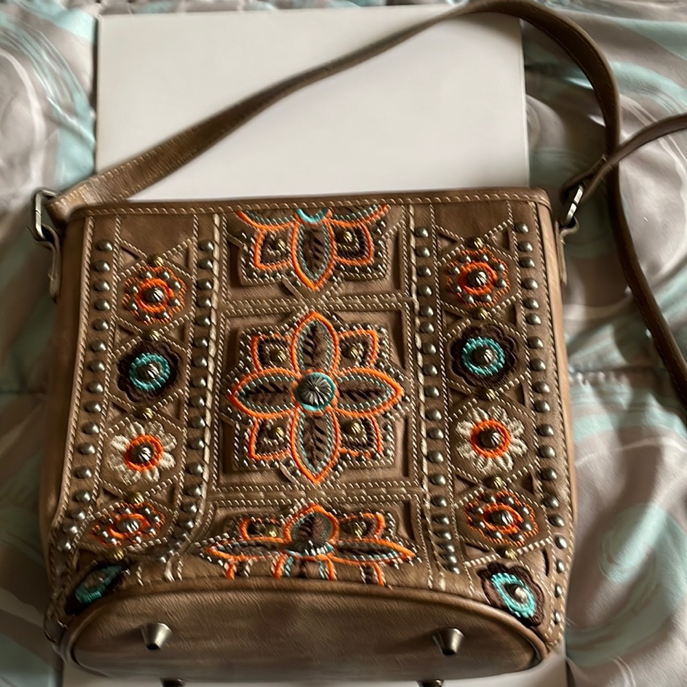 Small concealed carry bucket bag with matching wallet